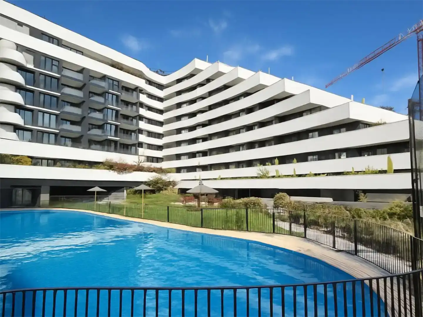 Piscina de Pis en venda en  Madrid Capital amb Aire condicionat i Piscina