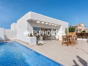 Villa mit Pool zum Verkauf in Las Lomas de Rame - Bahía Bella