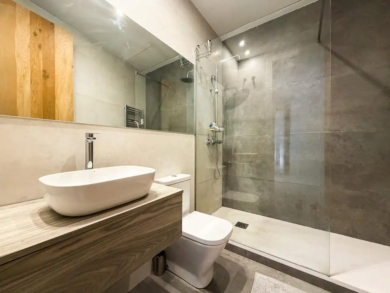 Badezimmer von Maisonette zur Miete in Madrid mit Klimaanlage, Heizung und Terrasse