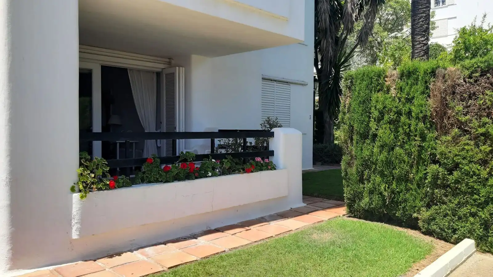 Jardín de Piso en venta en Marbella con Aire acondicionado, Terraza y Amueblado