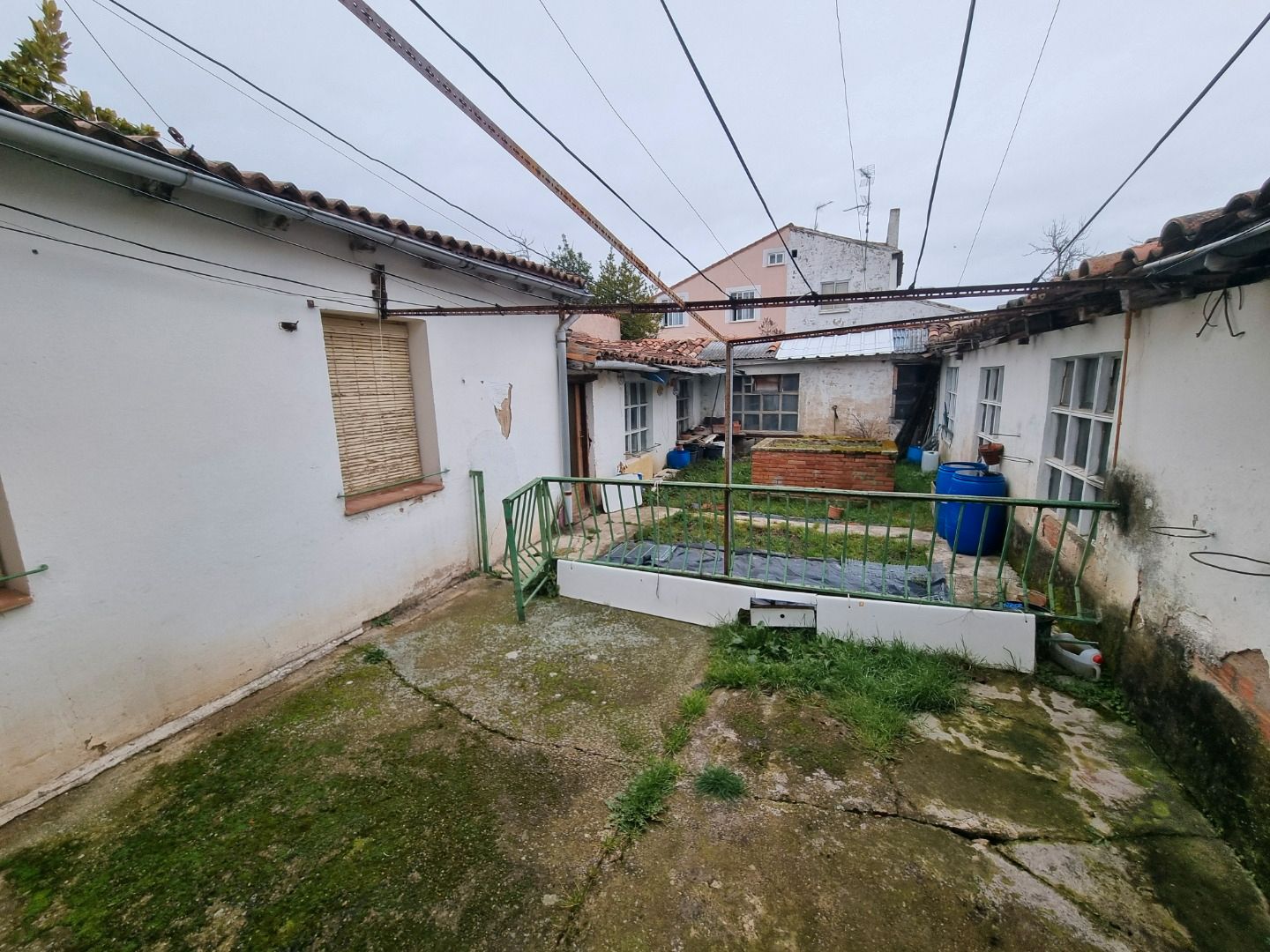 Exterior view of Single-family semi-detached for sale in Burgos Capital  with Private garden