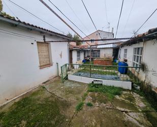 Exterior view of Single-family semi-detached for sale in Burgos Capital  with Private garden