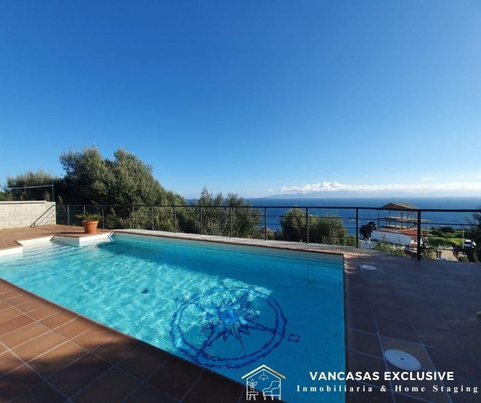 Swimming pool of House or chalet to rent in Algeciras  with Air Conditioner, Heating and Private garden