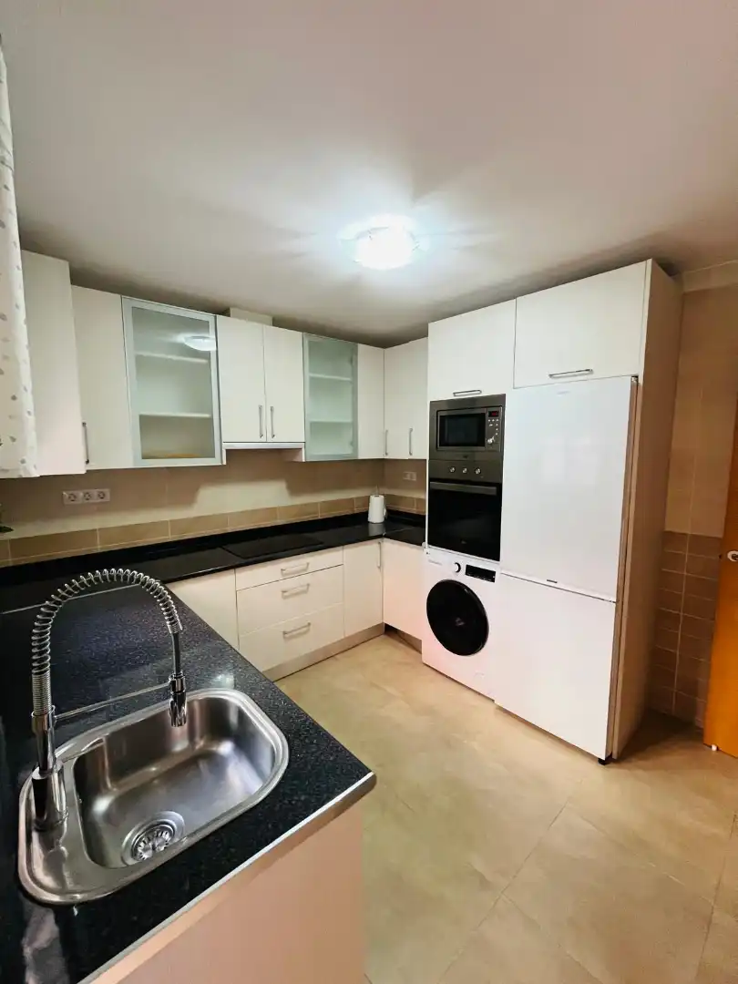 Cuina de Casa adosada en venda en Vélez-Málaga amb Aire condicionat i Terrassa