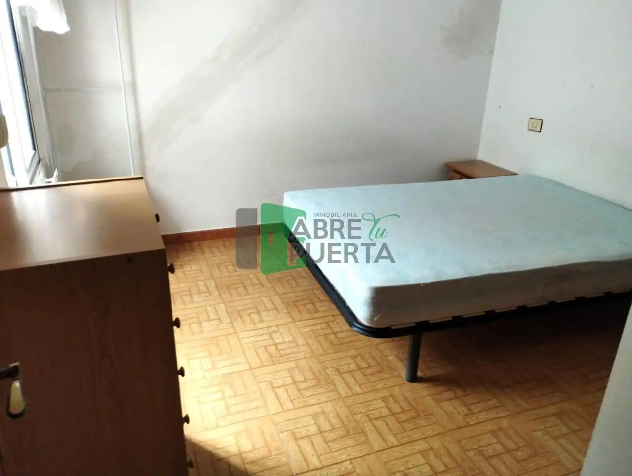 Schlafzimmer von Dachboden zum Verkauf in A Pobra de Trives  mit Heizung, Parkett und Möbliert