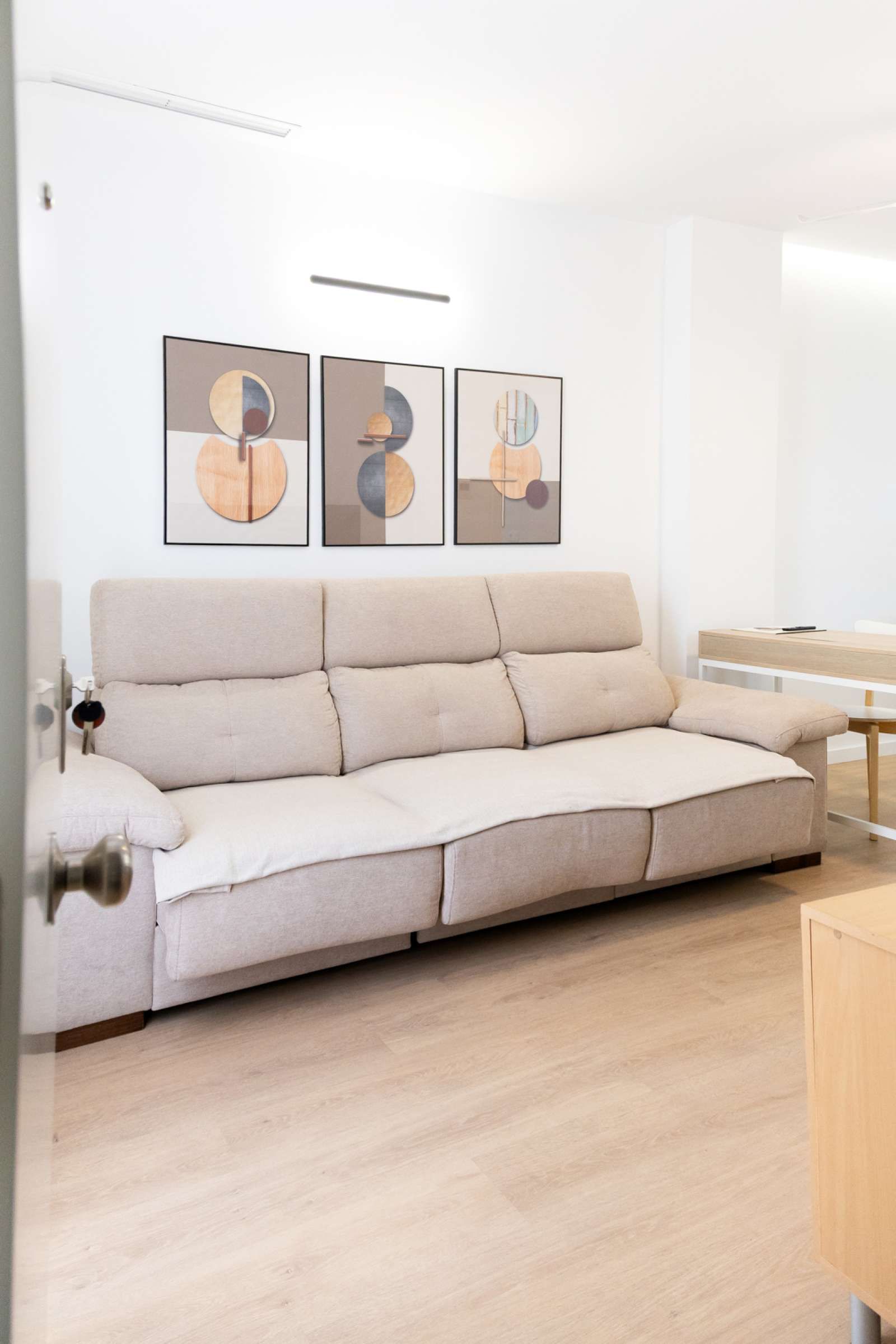 Living room of Study to share in  Valencia Capital  with Air Conditioner and Terrace