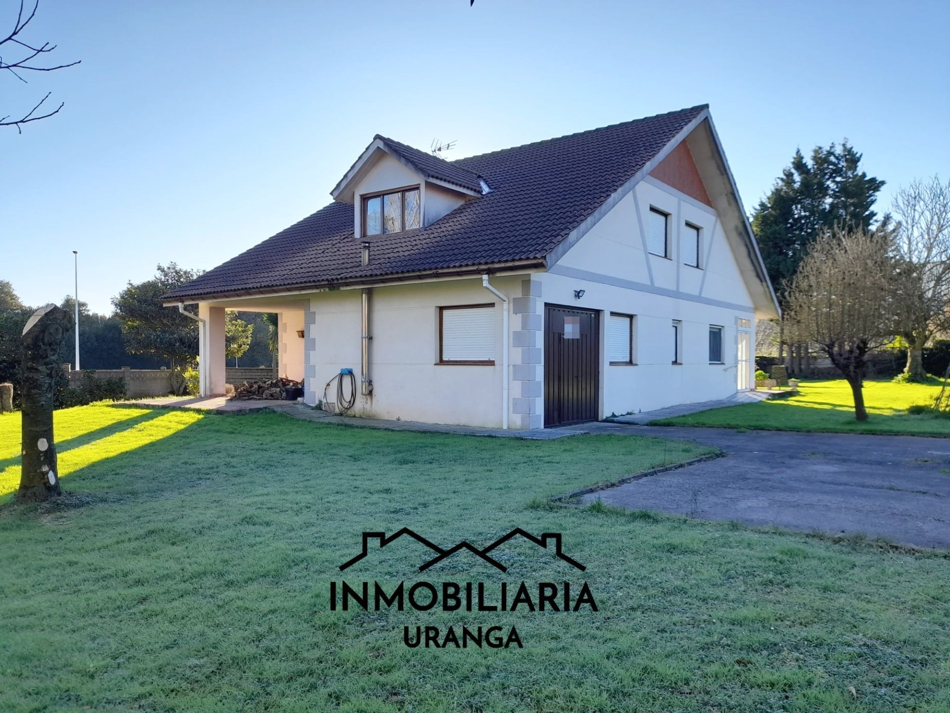 Vista exterior de Casa o xalet en venda en Arnuero amb Calefacció i Jardí privat