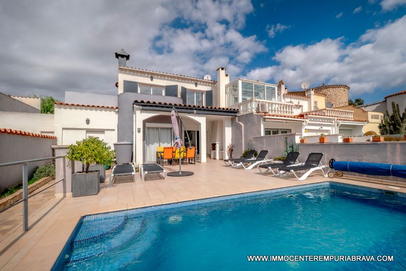 Exterior view of House or chalet for sale in Empuriabrava  with Terrace