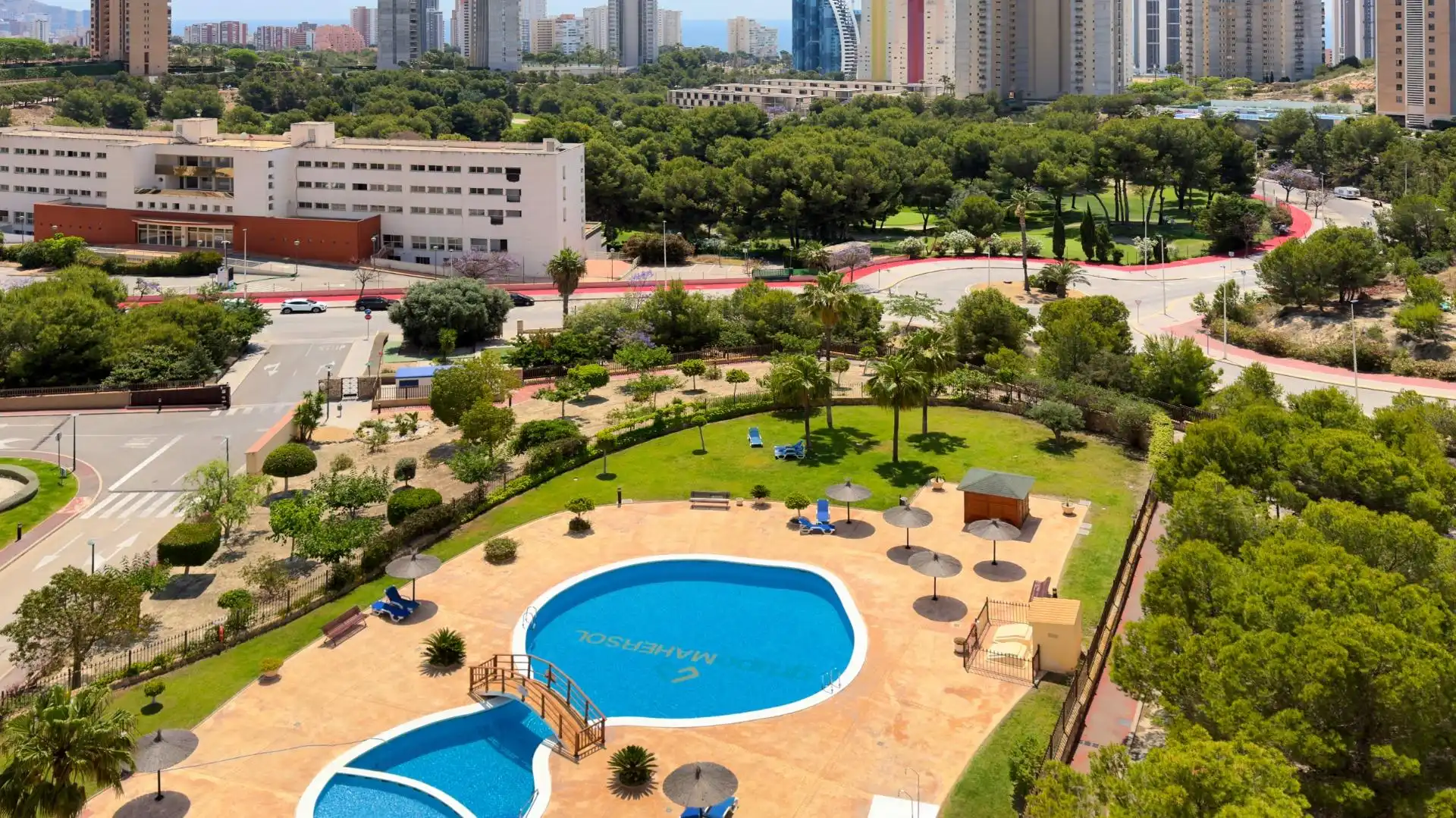 Piscina de Piso en venta en Benidorm con Aire acondicionado, Jardín privado y Terraza
