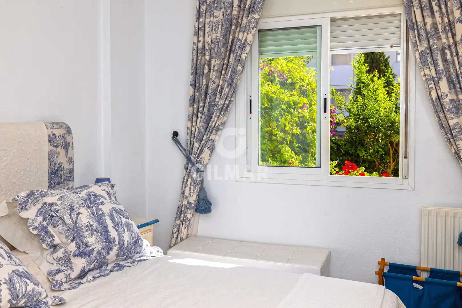 Schlafzimmer von Wohnungen zum Verkauf in Marbella mit Heizung, Privatgarten und Schwimmbad