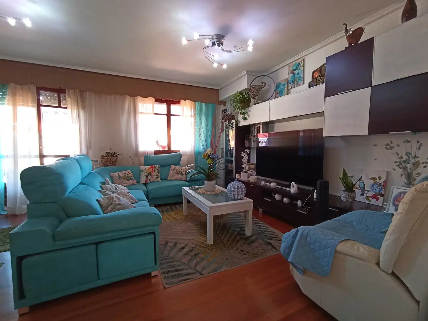 Sala de estar de Casa o chalet en venta en Castro-Urdiales con Calefacción, Jardín privado y Parquet