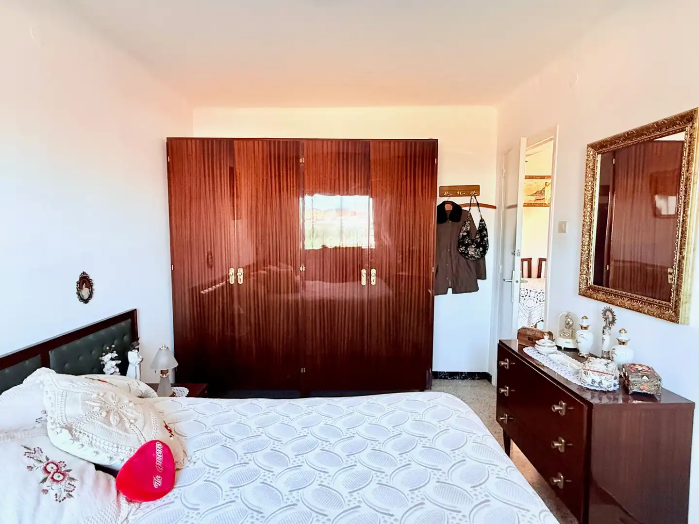 Habitación de Piso en venta en Sant Feliu de Llobregat con Amueblado, Horno y Balcón