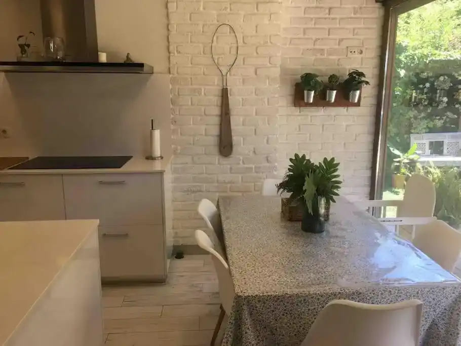 Cuina de Casa o xalet de lloguer en Vigo  amb Piscina i Balcó