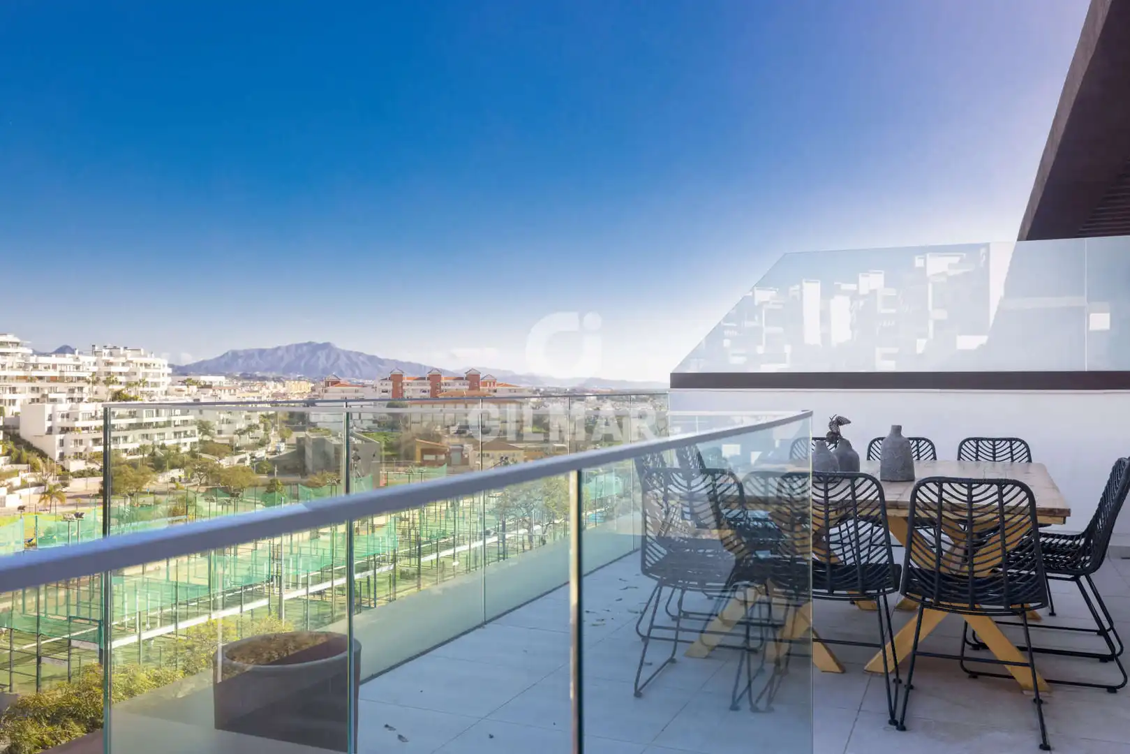 Terraza de Ático en venta en Estepona con Calefacción, Trastero y Piscina