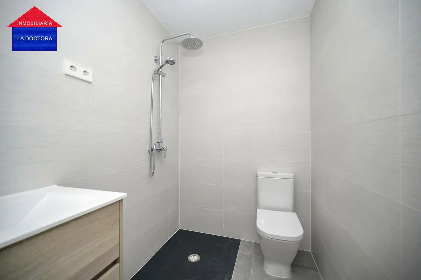 Baño de Casa adosada en venta en Villamantilla con Aire acondicionado, Calefacción y Jardín privado