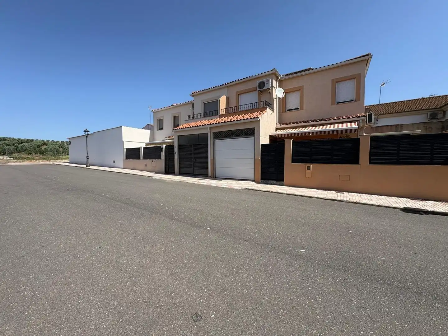 Vista exterior de Casa adosada en venta en Carboneros con Aire acondicionado y Terraza