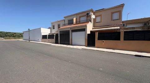 Foto 2 de Casa adosada en venta en Carboneros, Jaén