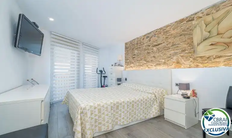 Dormitori de Apartament en venda en Roses amb Calefacció i Moblat