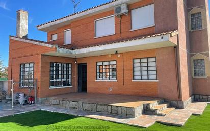 Exterior view of House or chalet for sale in Calvarrasa de Abajo  with Air Conditioner and Terrace