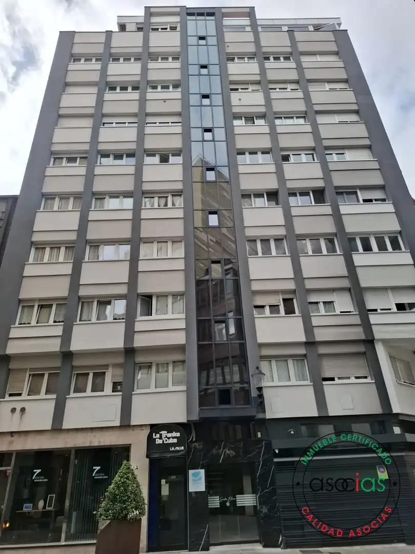 Vista exterior de Pis en venda en Gijón  amb Calefacció
