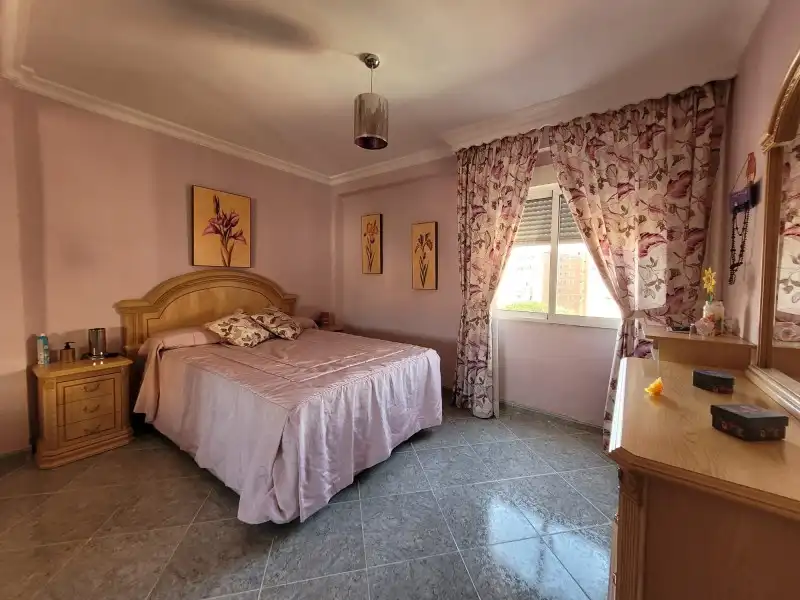 Habitación de Piso en venta en Málaga con Terraza, Horno y Lavadora