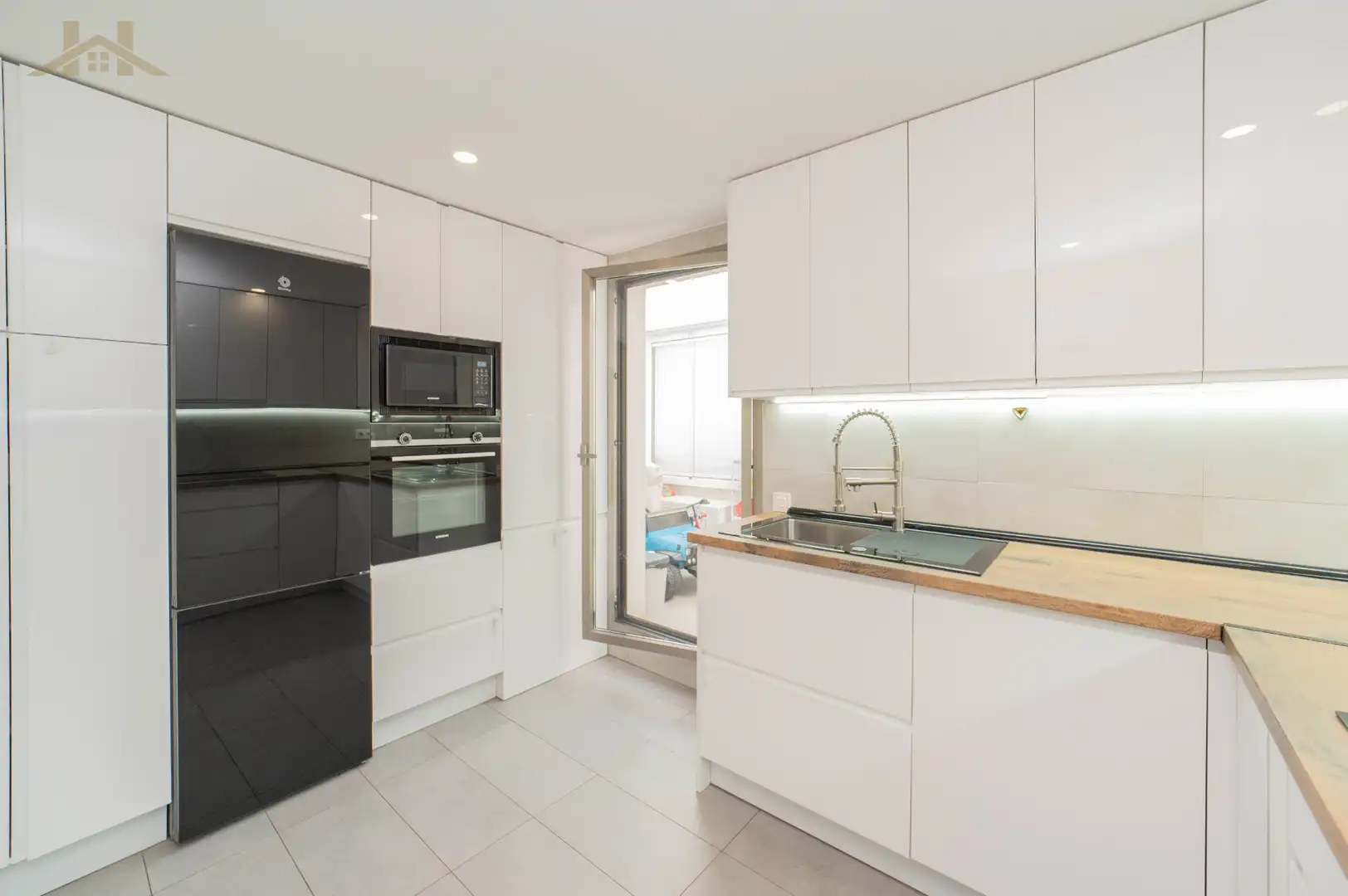 Cocina de Casa adosada en venta en Villaviciosa de Odón con Aire acondicionado, Calefacción y Jardín privado