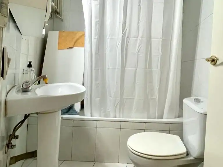 Baño de Oficina de alquiler en Madrid con Aire acondicionado, Calefacción y Amueblado
