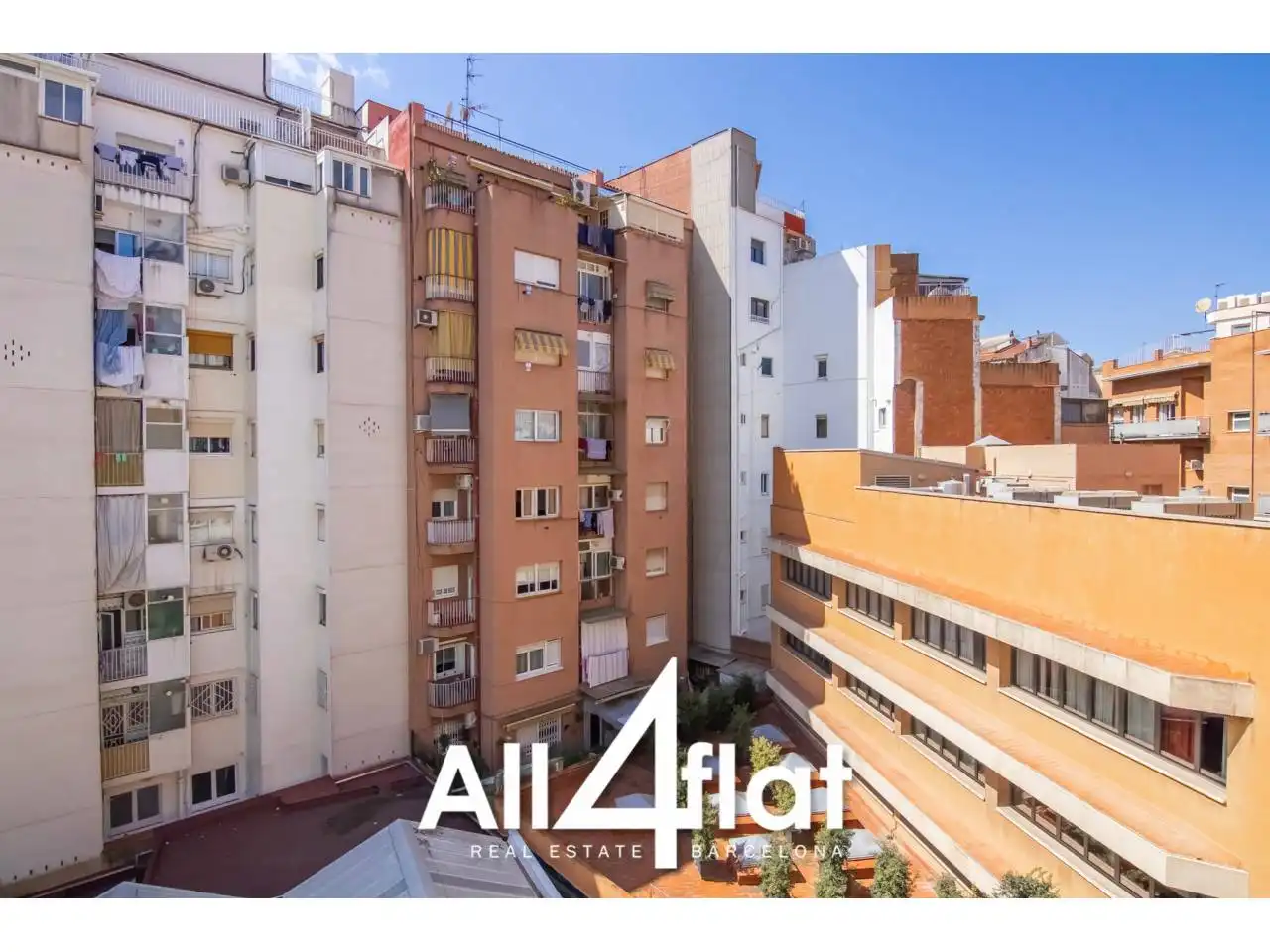 Exterior view of Flat for rent in Barcelona  with Air Conditioner and Alarm