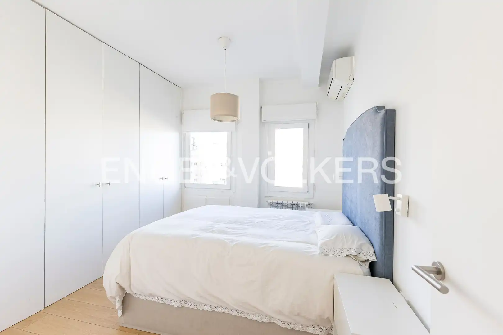 Schlafzimmer von Dachboden zur Miete in Madrid mit Klimaanlage, Heizung und Terrasse