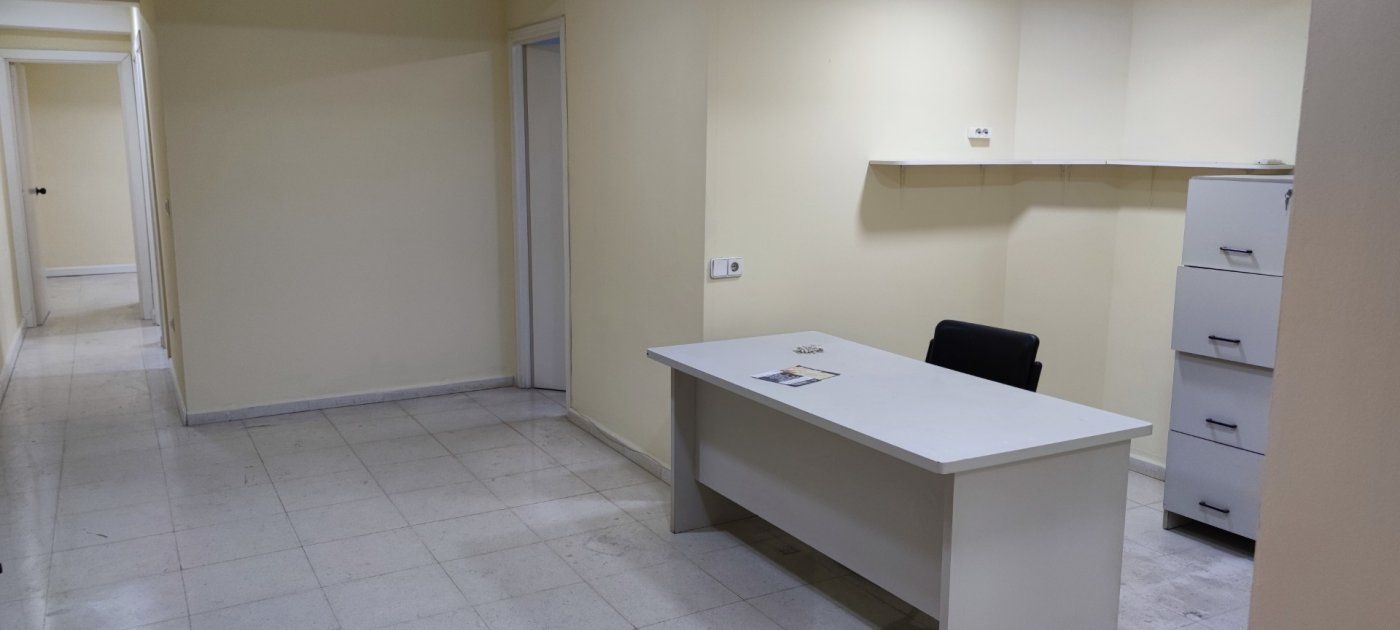 Office to rent in  Sevilla Capital  with Air Conditioner