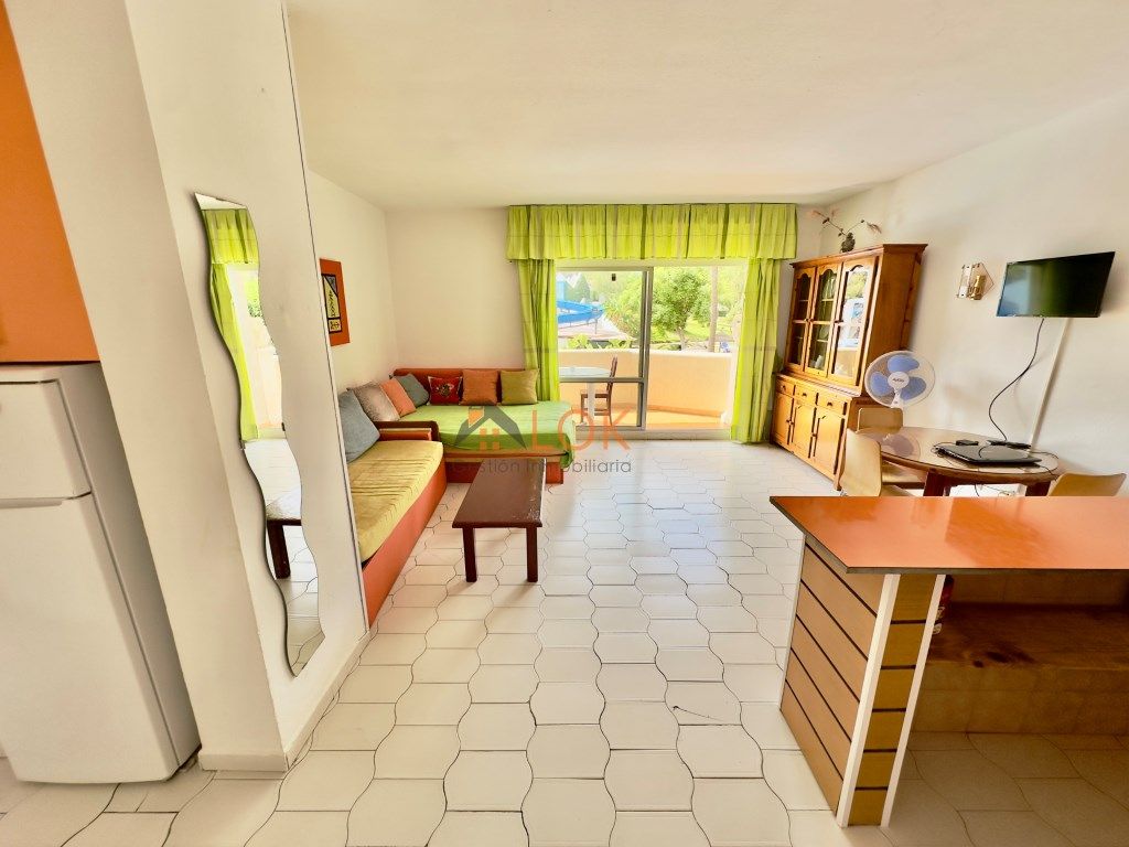 Bedroom of Flat for sale in Benalmádena