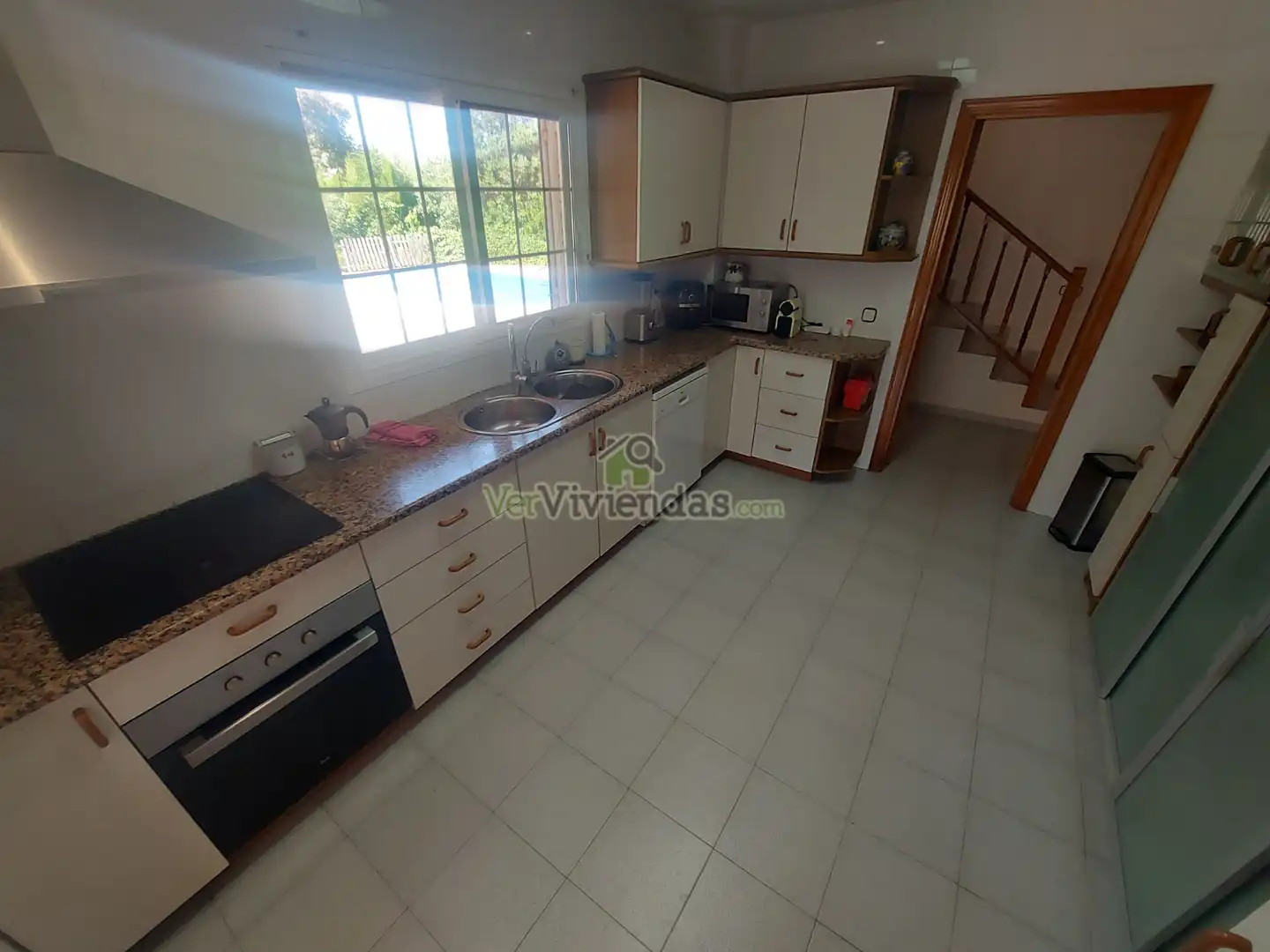 Cuina de Casa o xalet en venda en Torrelles de Llobregat amb Aire condicionat, Calefacció i Jardí privat