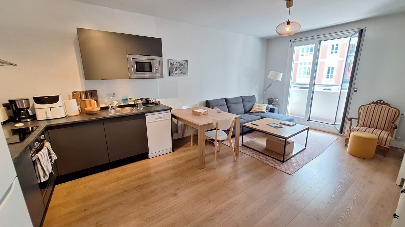 Sala d'estar de Apartament de lloguer en Bilbao  amb Calefacció, Moblat i Forn