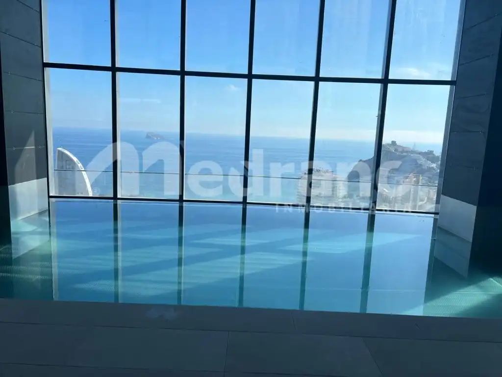 Piscina de Pis en venda en Benidorm amb Aire condicionat, Calefacció i Jardí privat