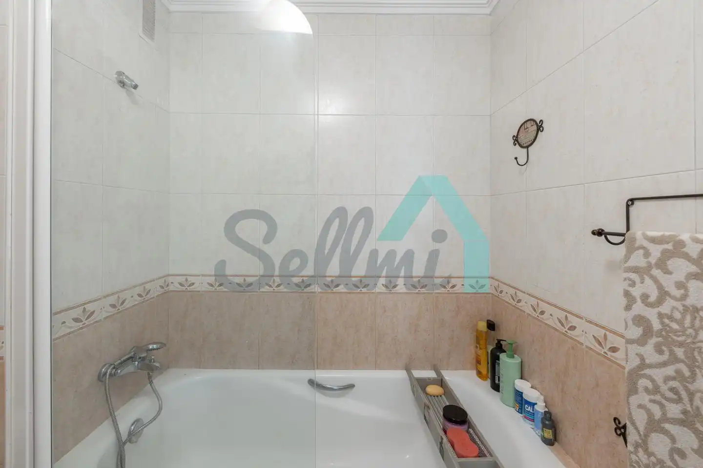 Badezimmer von Wohnung zur untervermieten in Siero mit Heizung, Privatgarten und Parkett