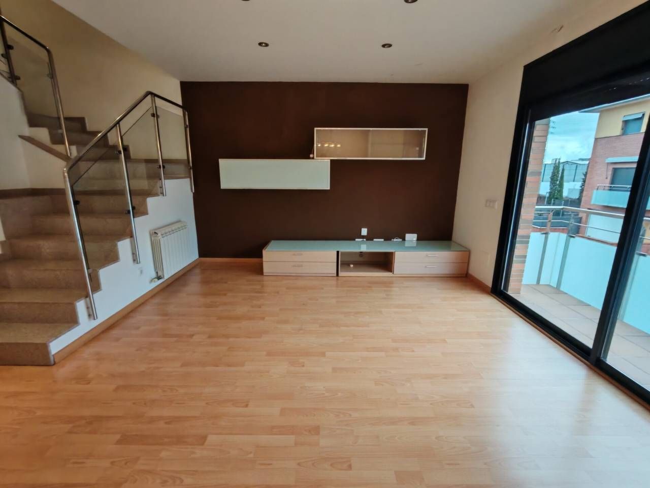 Sala d'estar de Casa adosada de lloguer en Girona Capital amb Aire condicionat, Calefacció i Jardí privat