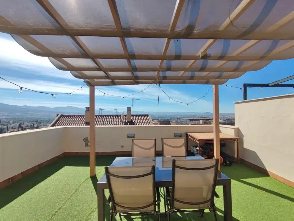 Terrace of Attic for rent in Genil