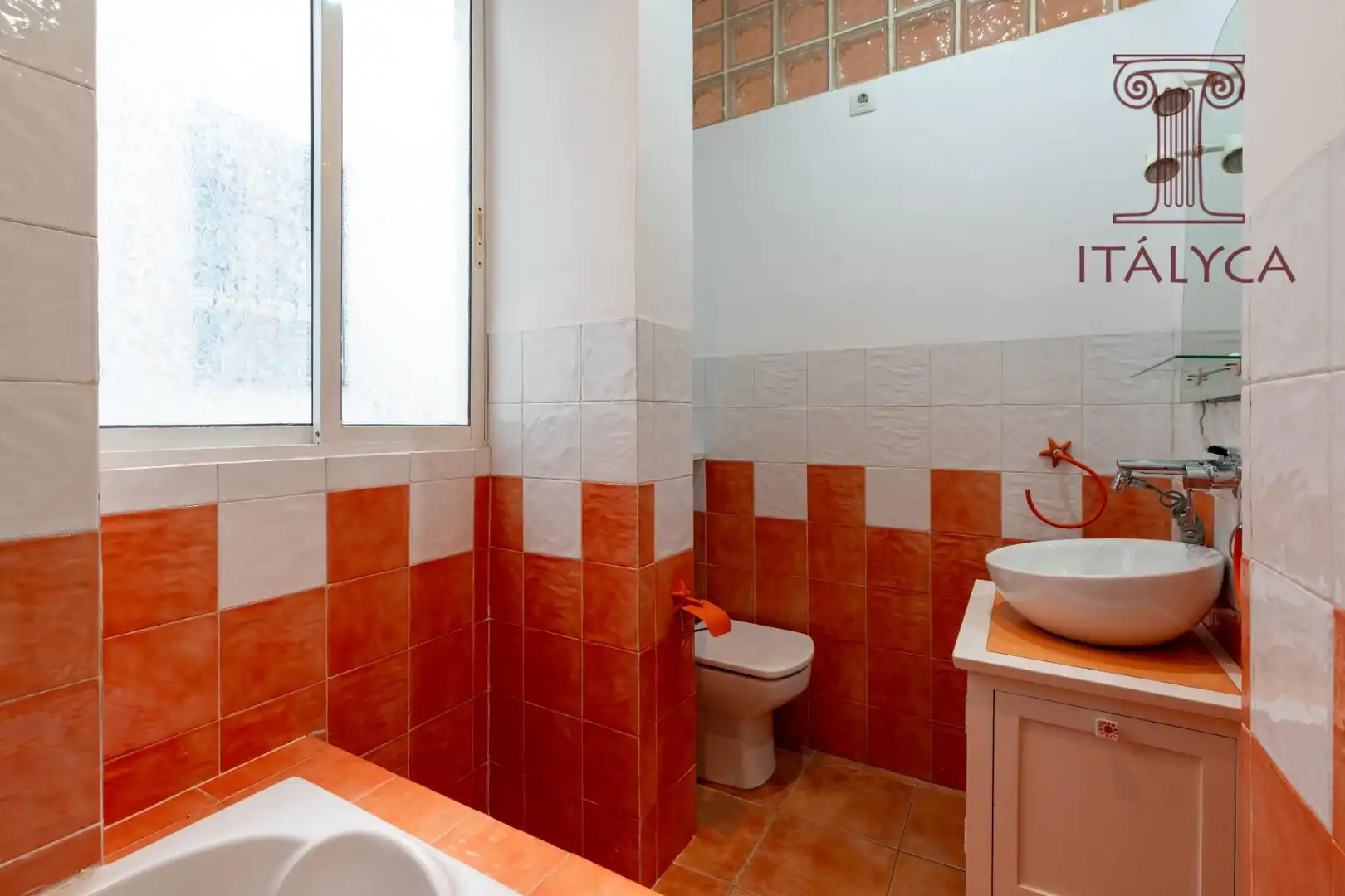 Baño de Piso en venta en Sevilla con Aire acondicionado y Calefacción