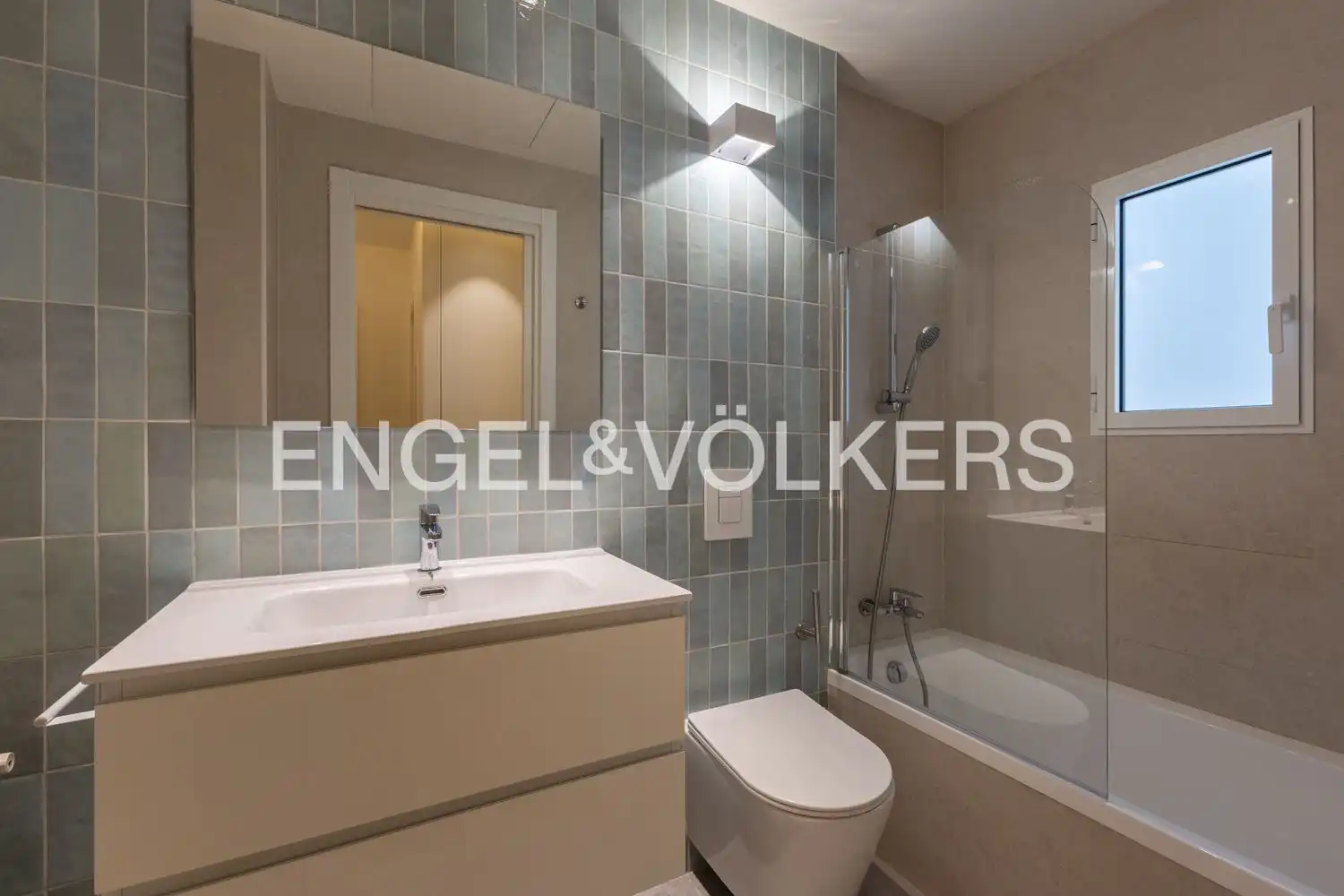 Baño de Piso en venta en Valencia con Aire acondicionado, Calefacción y Balcón