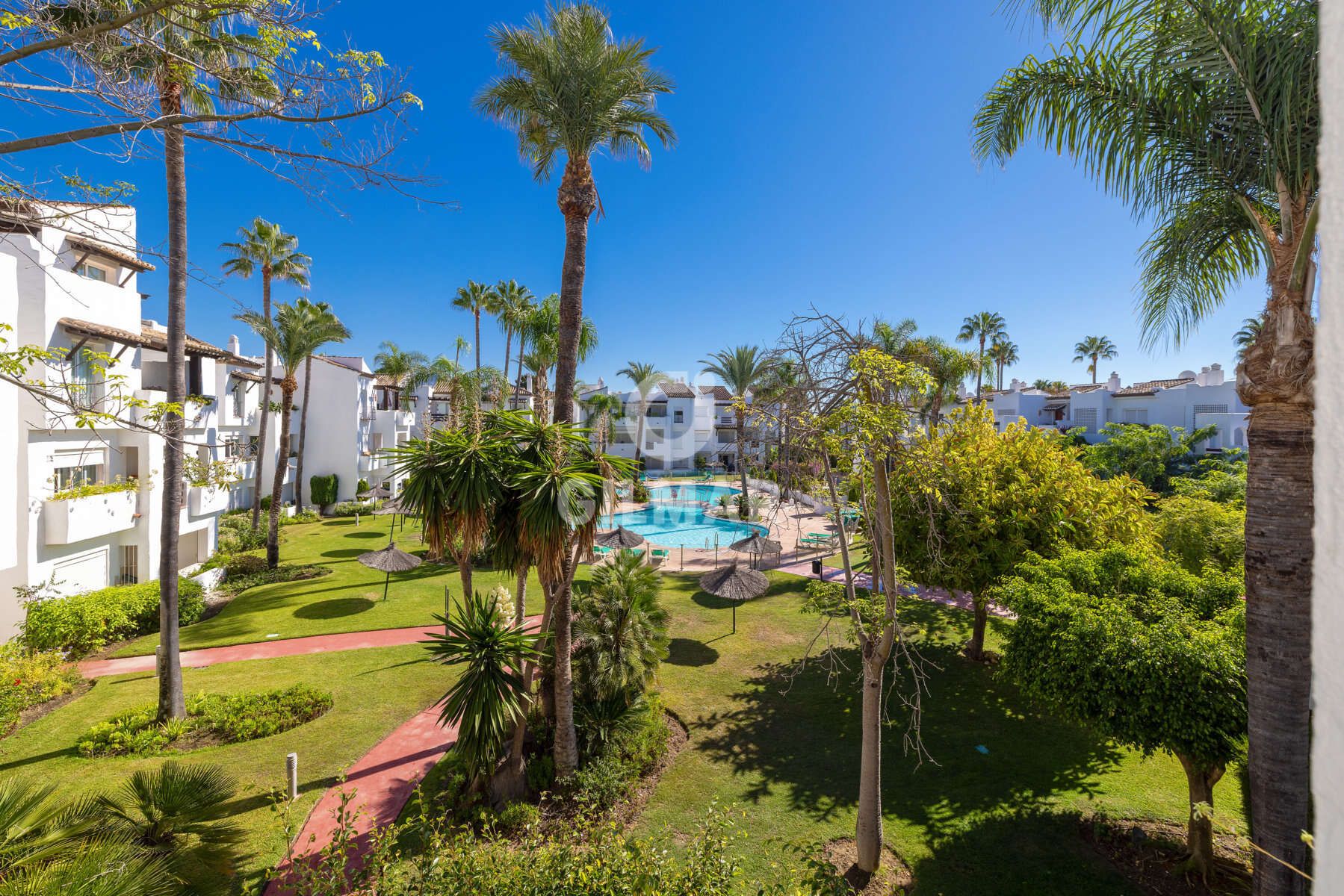 Jardí de Àtic en venda en Estepona amb Piscina i Balcó