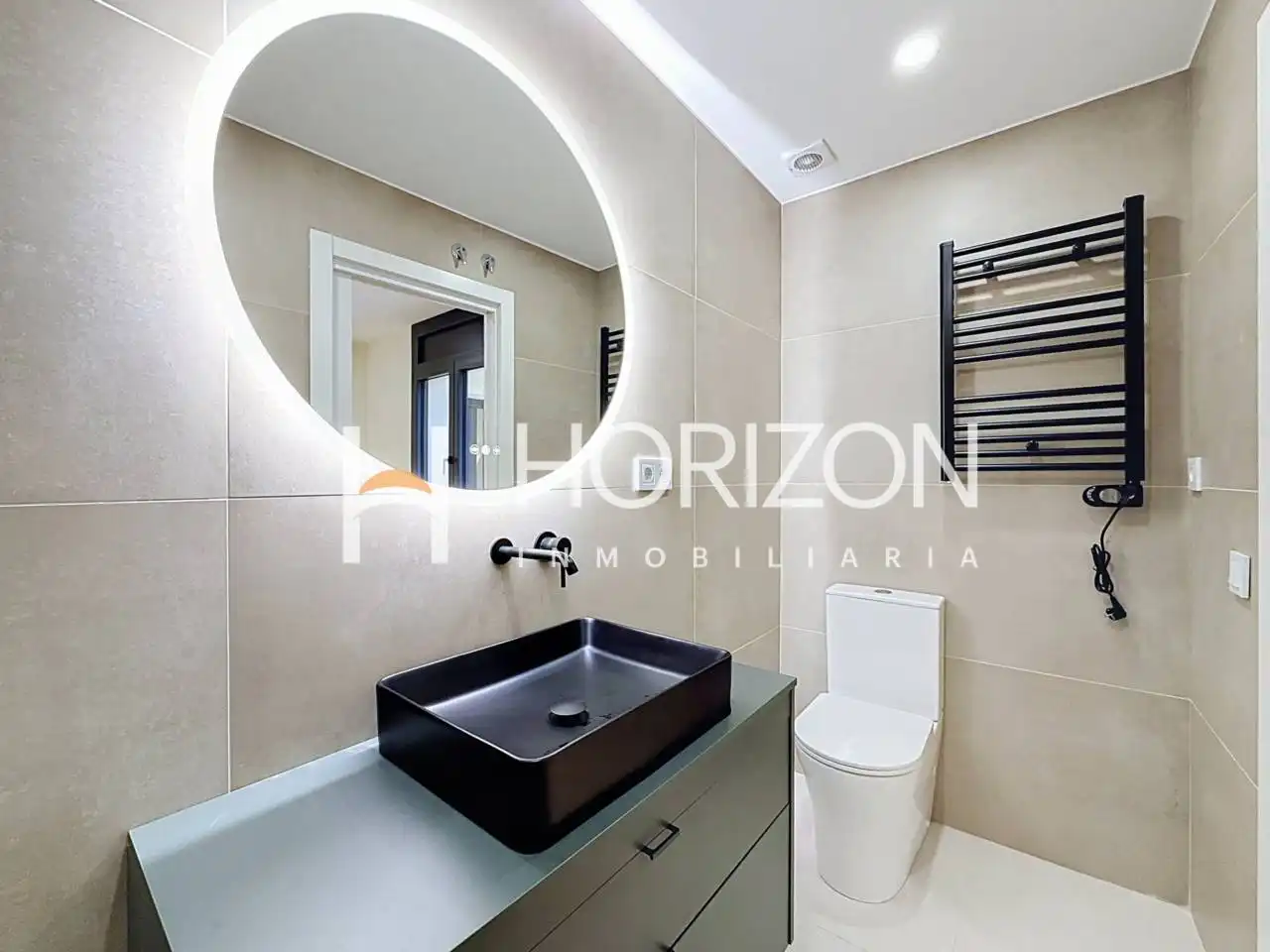 Badezimmer von Wohnung zum Verkauf in Barcelona mit Klimaanlage, Heizung und Parkett
