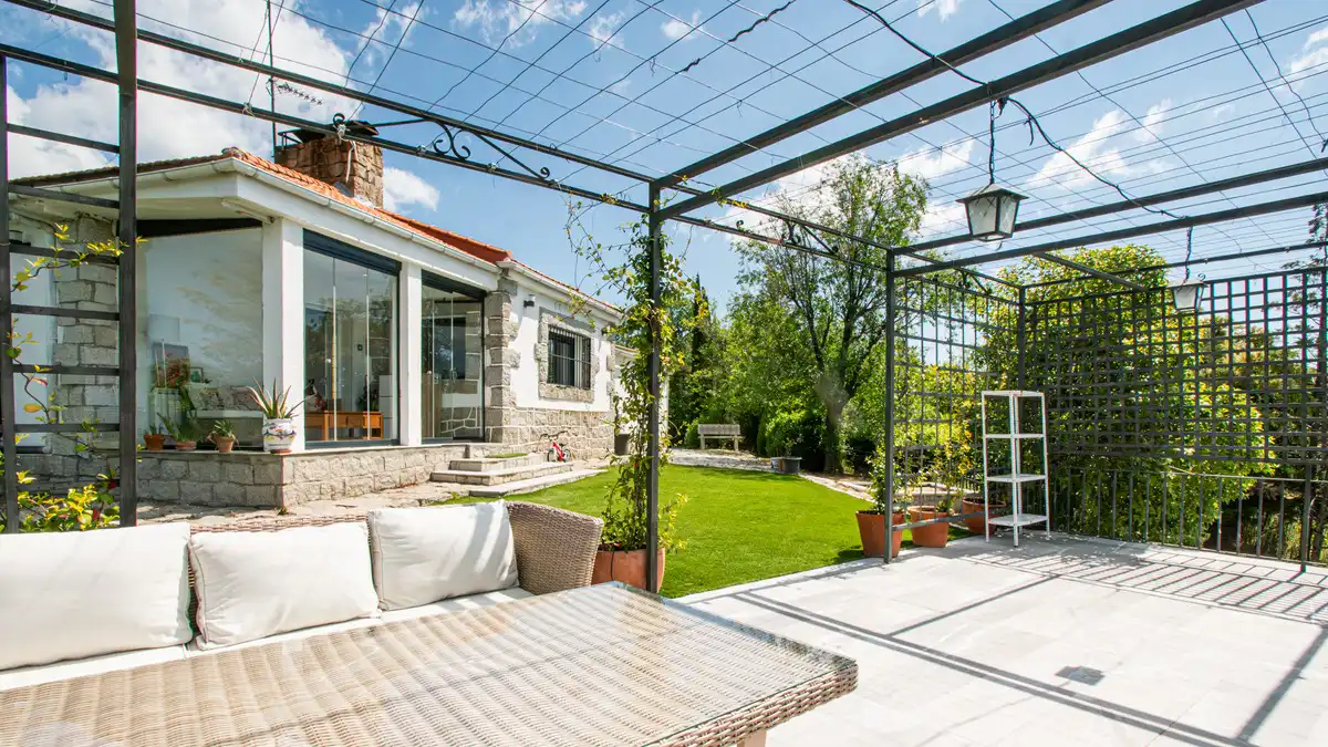 Terrassa de Casa o xalet en venda en Fresnedillas de la Oliva amb Aire condicionat, Calefacció i Jardí privat