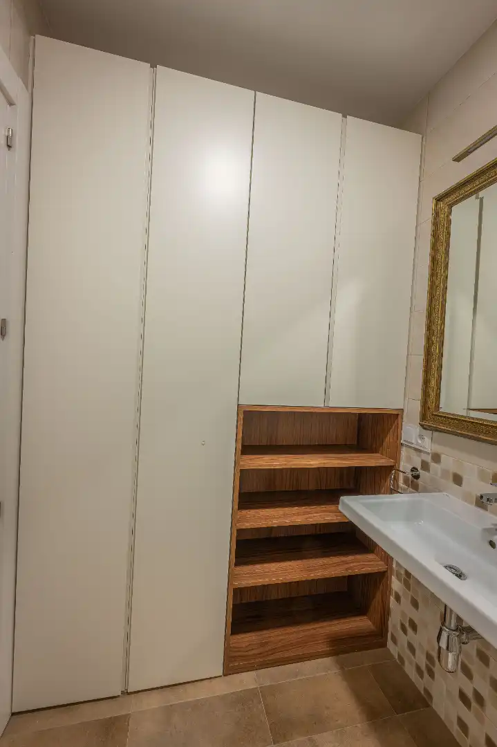 Schlafzimmer von Dachboden zum Verkauf in Valladolid mit Ofen, Waschmaschine und Mikrowelle