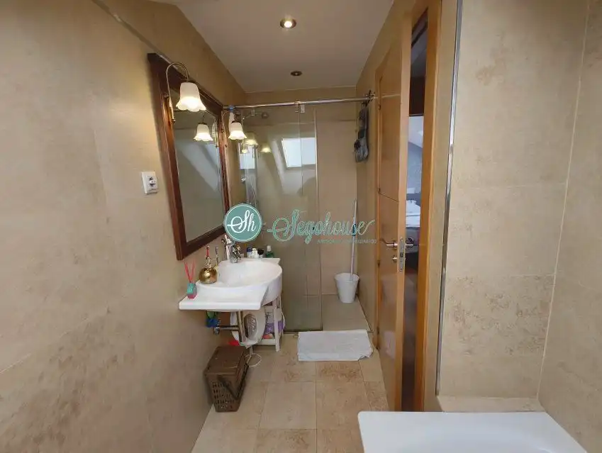 Baño de Piso en venta en Segovia con Aire acondicionado, Calefacción y Trastero