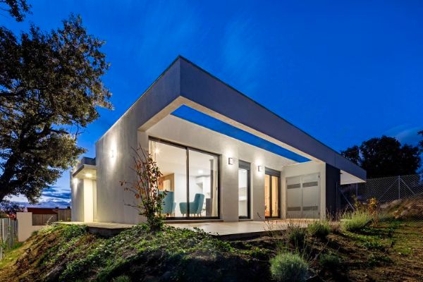 Vista exterior de Casa adosada en venda en El Espinar amb Jardí privat