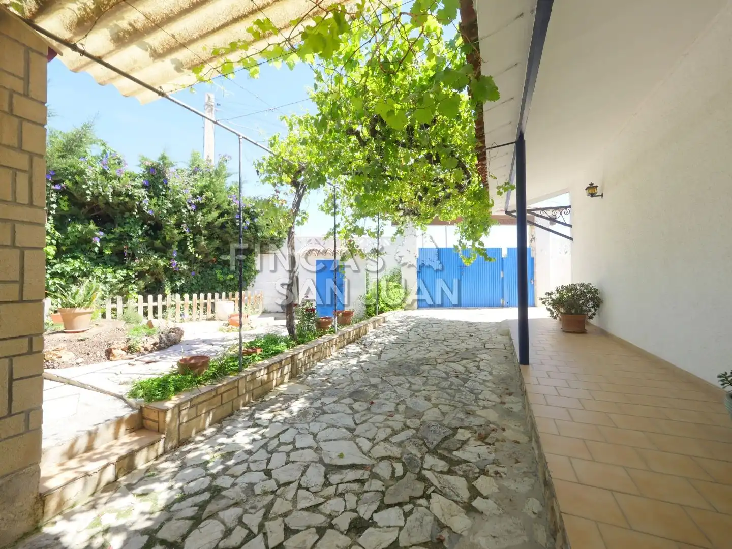 Vista exterior de Casa o xalet en venda en Sant Joan d'Alacant amb Terrassa, Traster i Piscina
