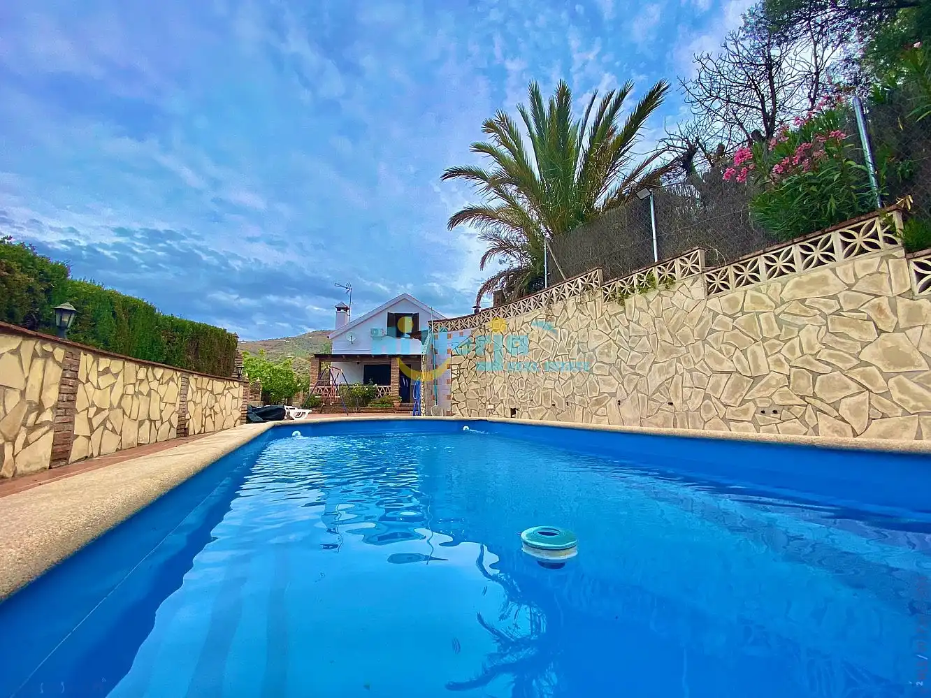 Haus mit Pool zum Verkauf in Torrox Pueblo
