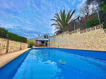 Casa amb piscina en venda a Torrox Pueblo