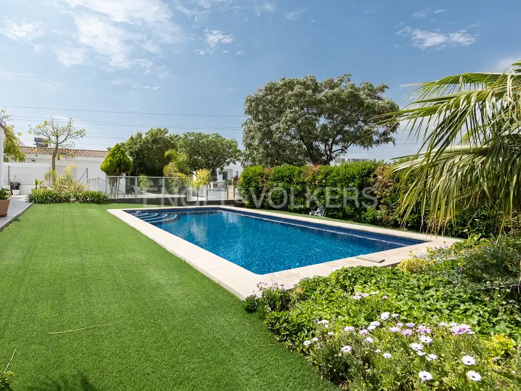 Piscina de Casa o xalet de lloguer en Bétera amb Aire condicionat, Calefacció i Jardí privat