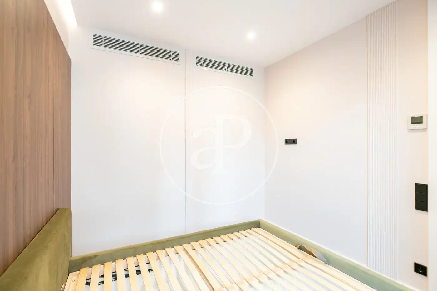 Bedroom of Flat for sale in Barcelona  with Air Conditioner, Heating and Balcony